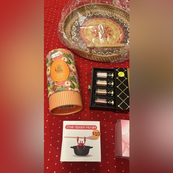 Gift basket bundle featuring MAC pigment eyeshadow - Picture 2 of 5